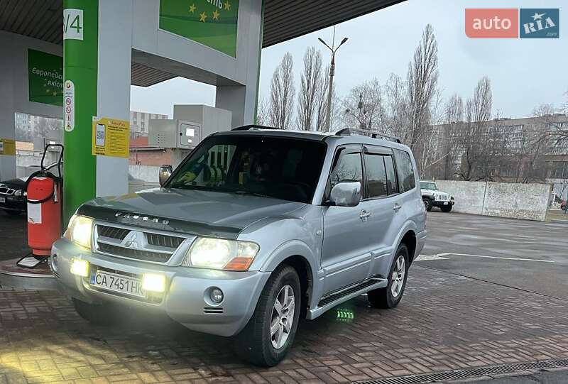 Mitsubishi Pajero wagon (2006)