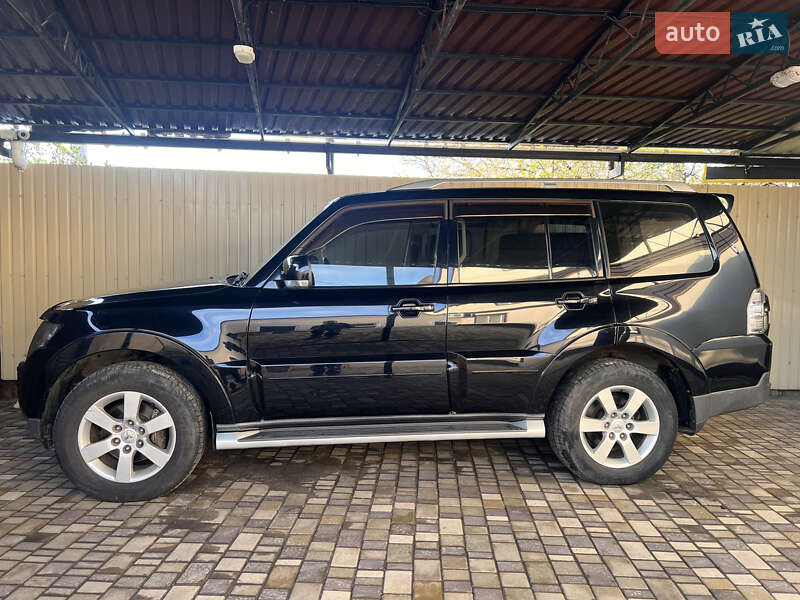 Mitsubishi Pajero wagon (2007)