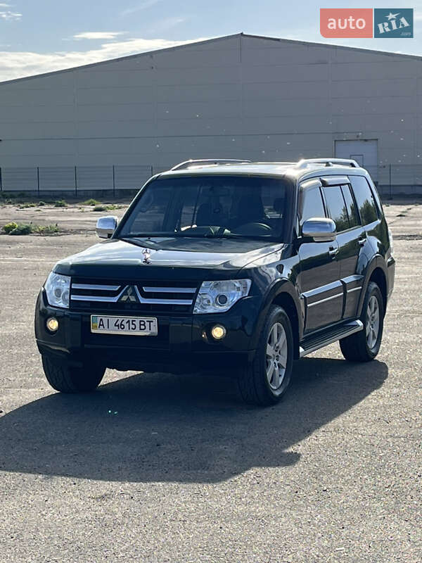 Mitsubishi Pajero wagon (2008)