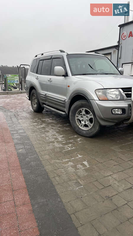 Mitsubishi Pajero wagon (2002)