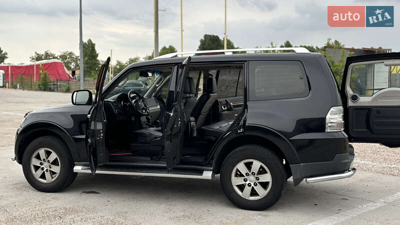 Mitsubishi Pajero wagon (2008)