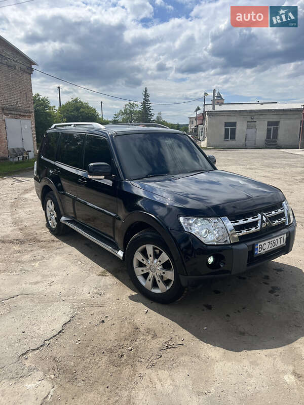 Mitsubishi Pajero wagon (2007)