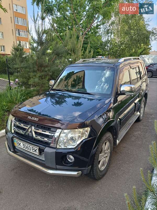 Mitsubishi Pajero wagon (2008)