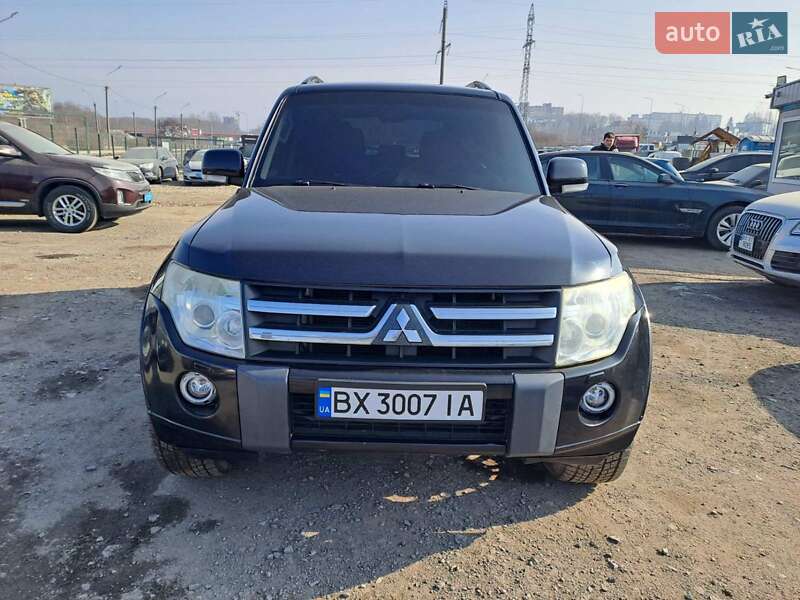 Mitsubishi Pajero wagon (2010)