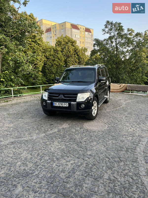 Mitsubishi Pajero wagon (2008)