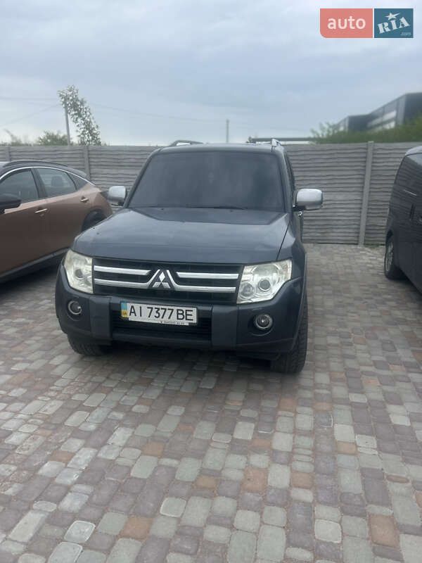 Mitsubishi Pajero wagon (2008)