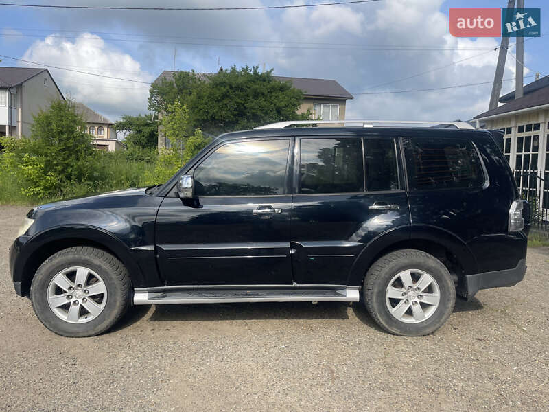 Mitsubishi Pajero wagon (2008)
