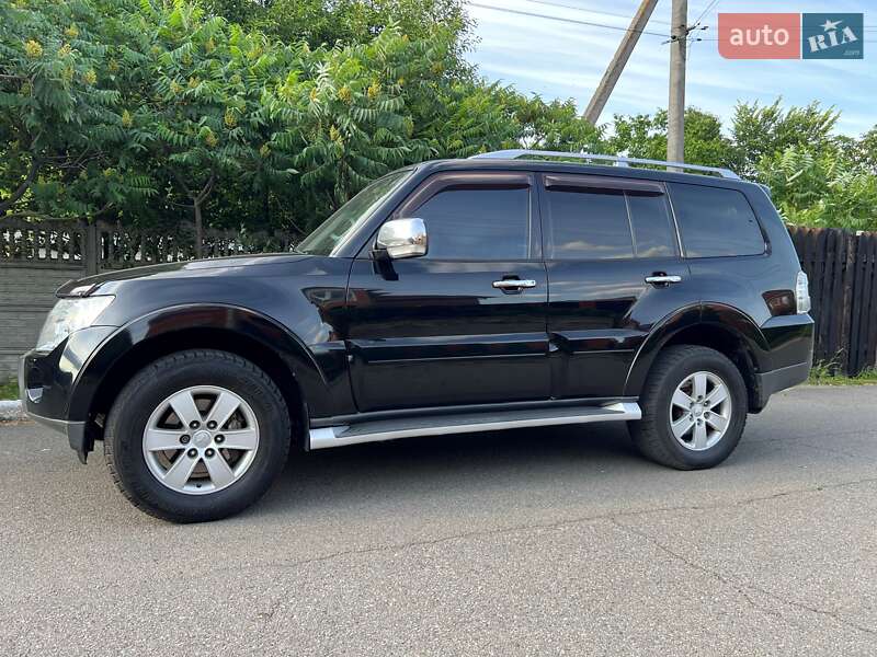 Mitsubishi Pajero wagon (2007)