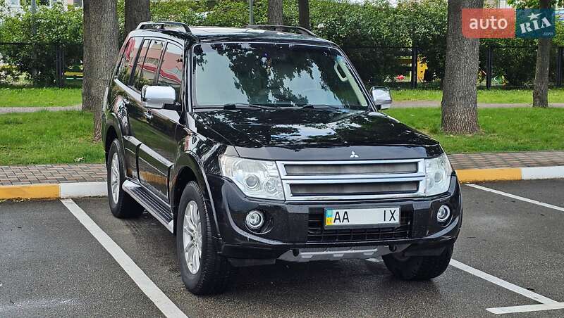 Mitsubishi Pajero wagon (2014)