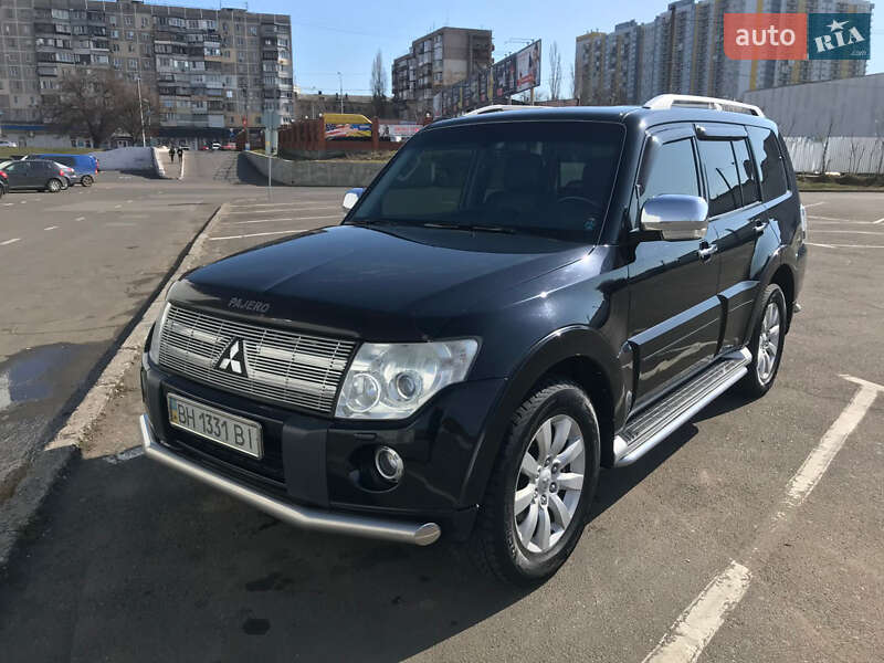 Mitsubishi Pajero wagon (2011)