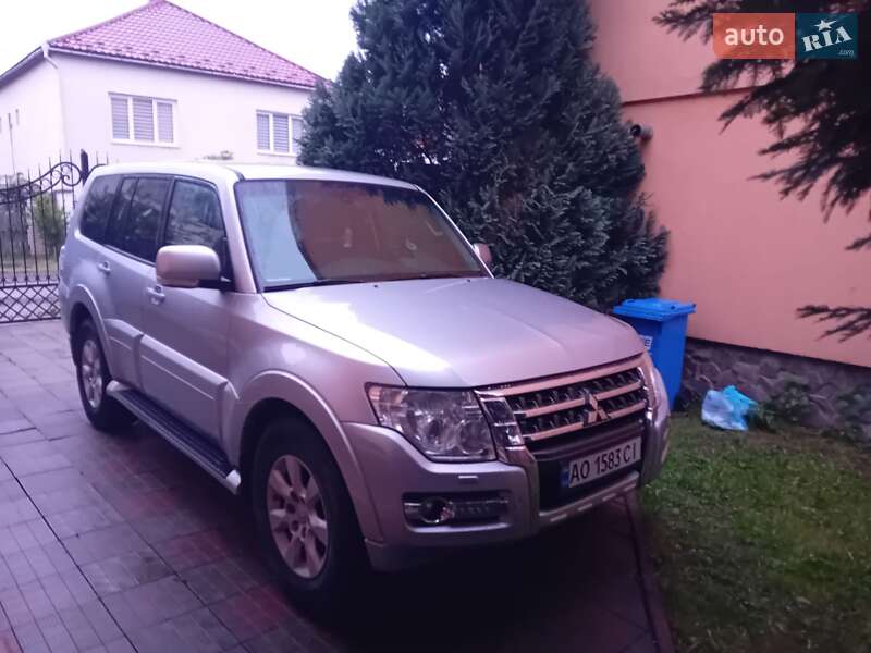 Mitsubishi Pajero (2015)