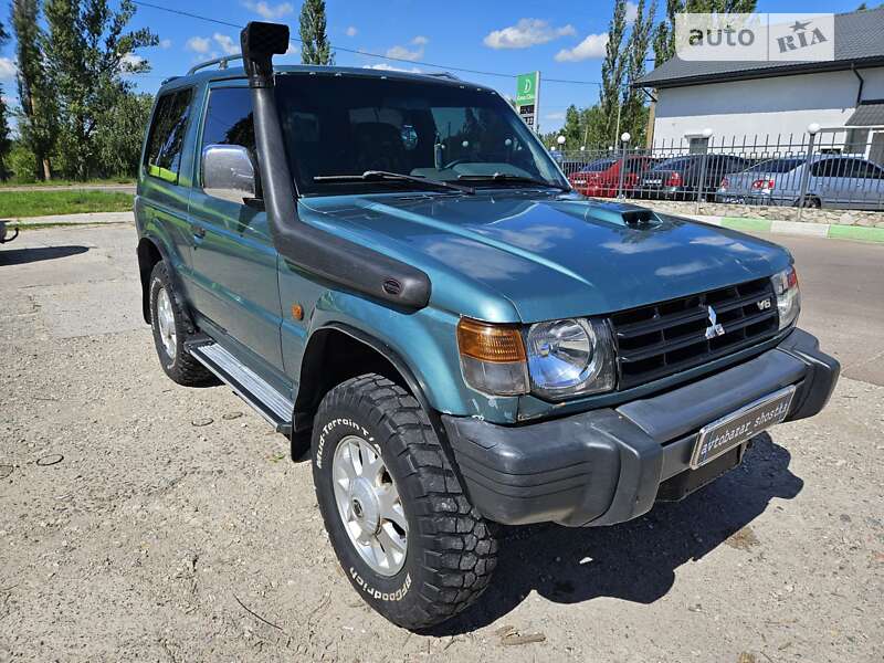 Mitsubishi Pajero (1996)