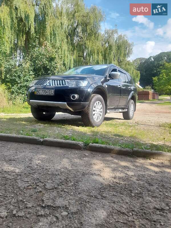 Mitsubishi Pajero (2011)