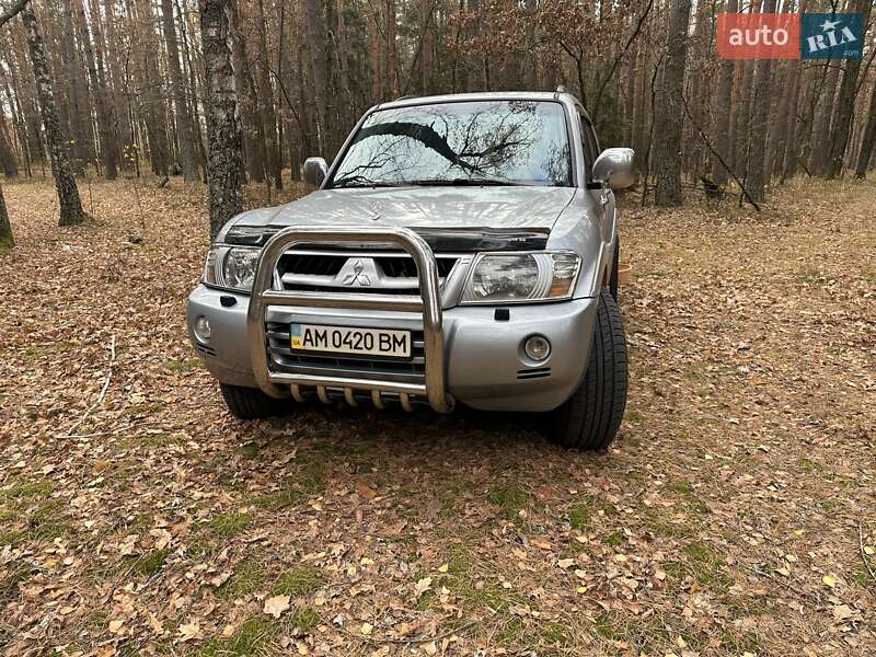 Mitsubishi Pajero (2004)