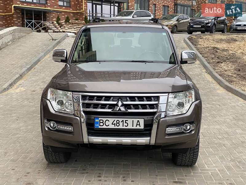Mitsubishi Pajero (2015)