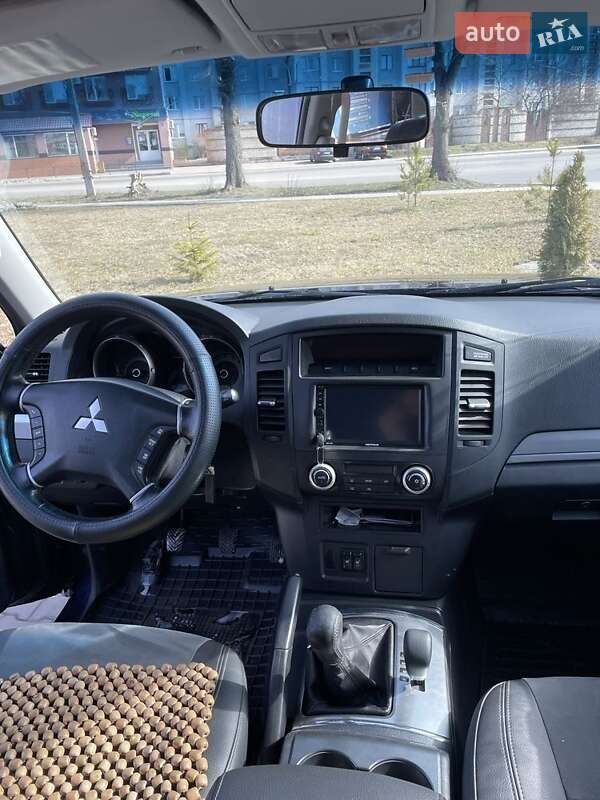Mitsubishi Pajero (2010)