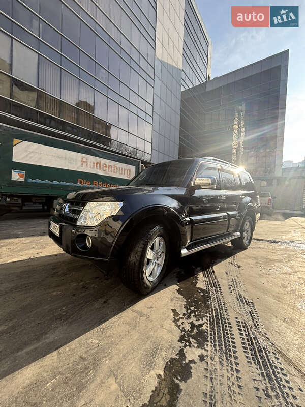 Mitsubishi Pajero (2008)