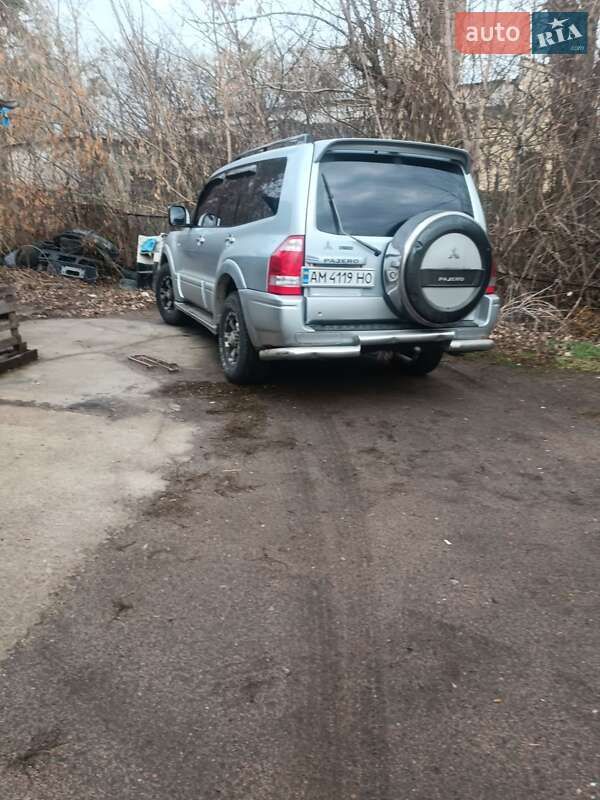 Mitsubishi Pajero (2004)