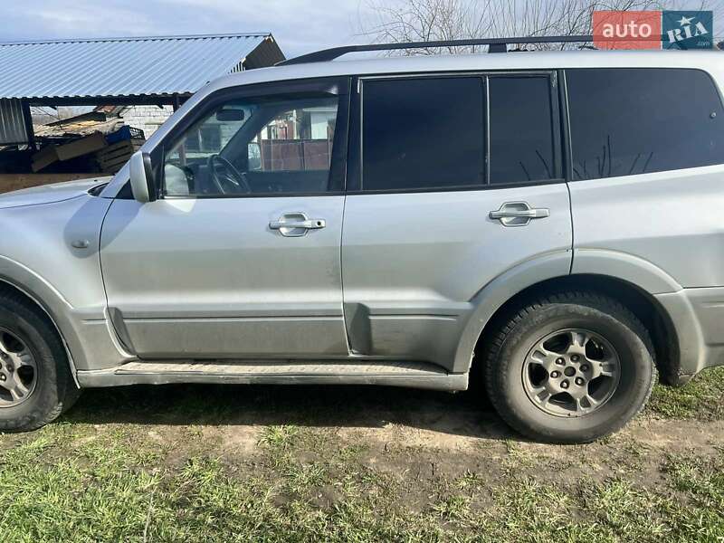 Mitsubishi Pajero (2003)