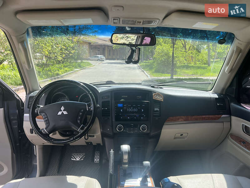 Mitsubishi Pajero (2008)
