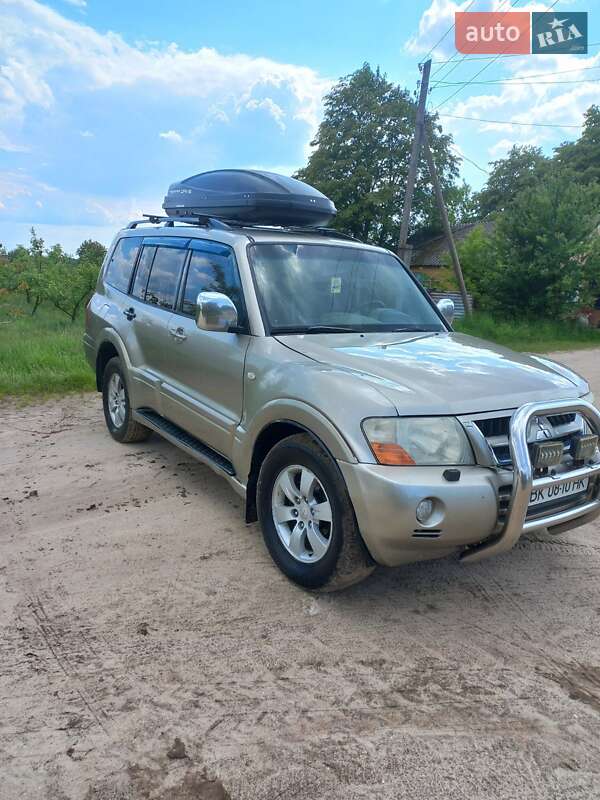 Mitsubishi Pajero (2005)