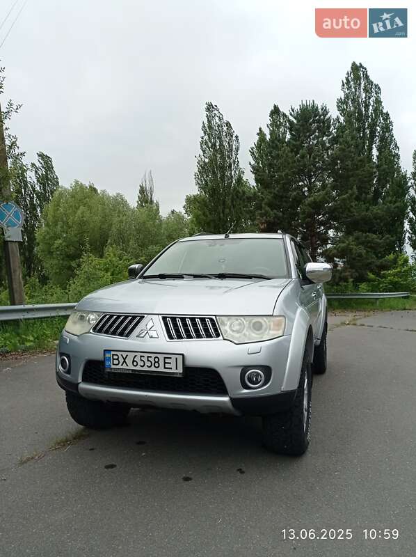 Mitsubishi Pajero (2011)