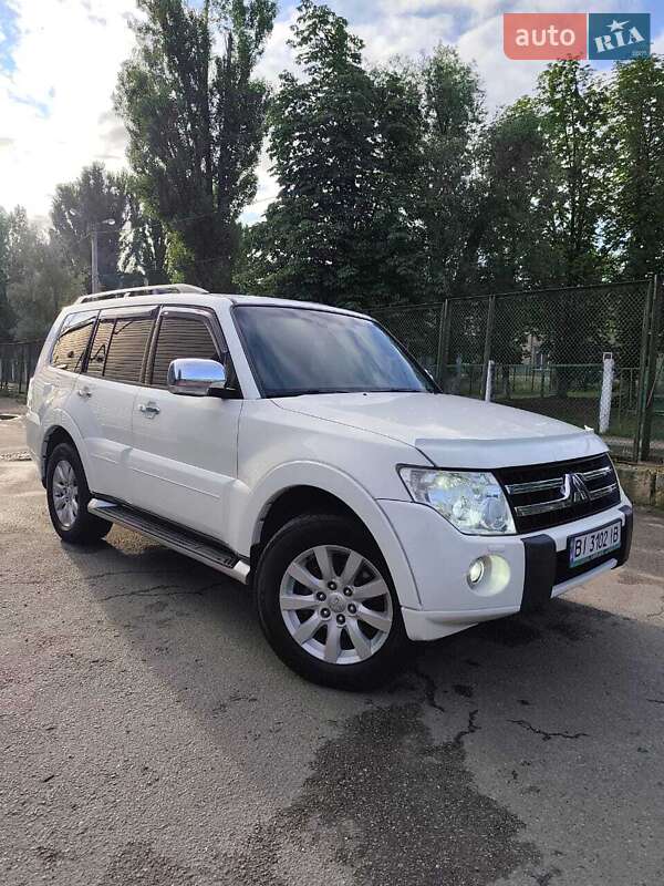 Mitsubishi Pajero (2010)