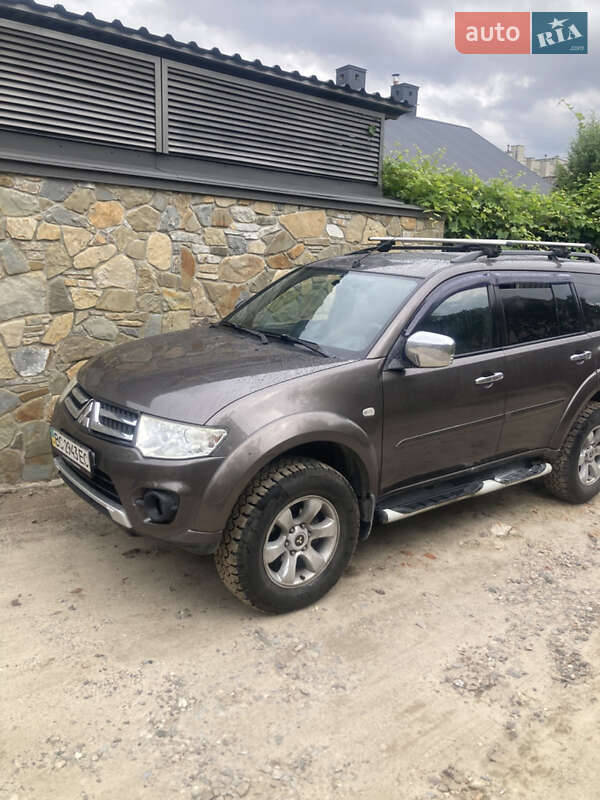 Mitsubishi Pajero (2013)