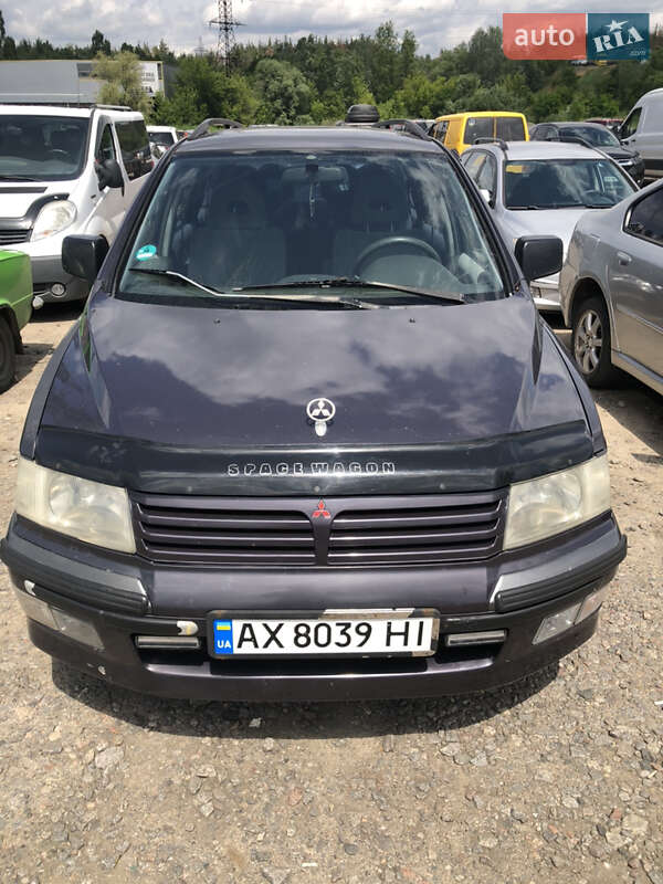 Mitsubishi Space wagon (1999)