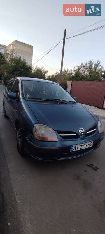 Nissan Almera tino (2000)