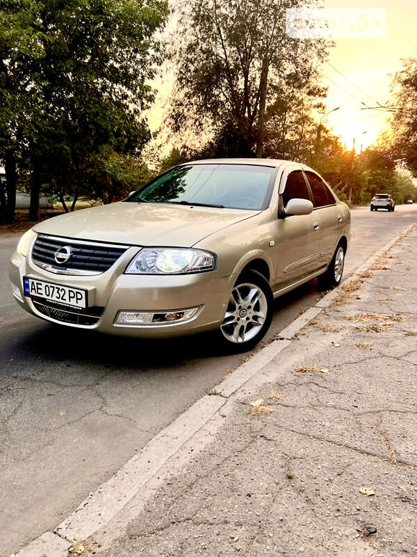 Nissan Almera (2006)