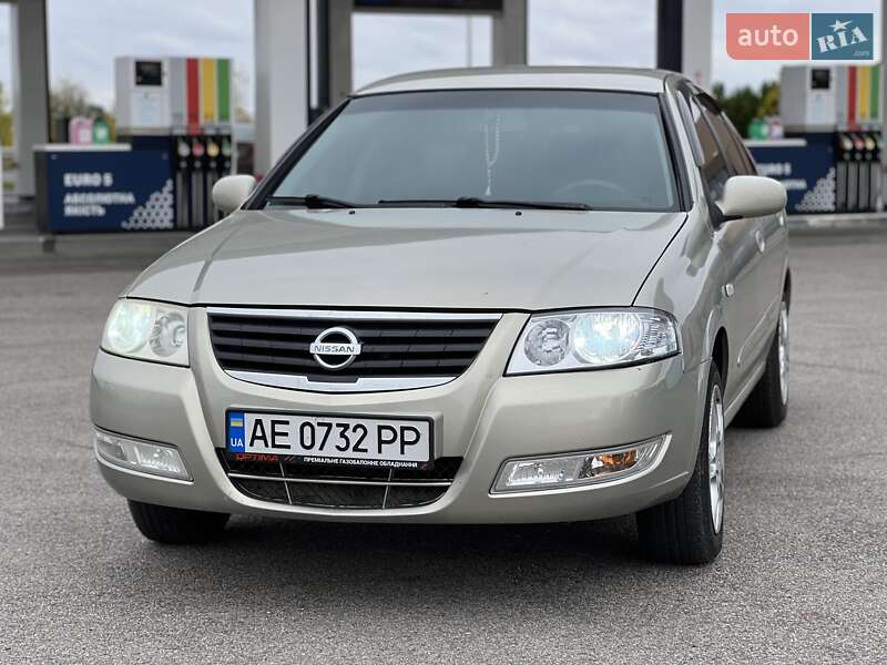 Nissan Almera (2006)
