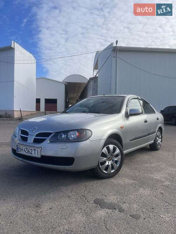 Nissan Almera (2003)