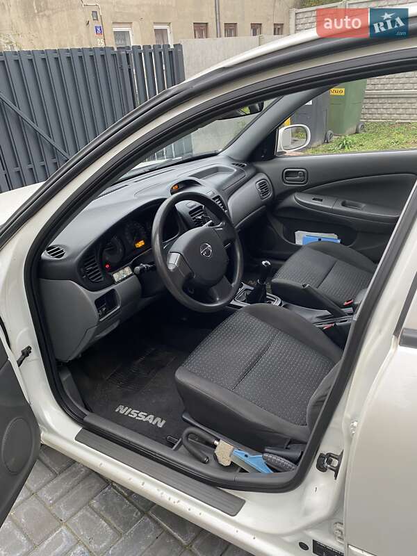 Nissan Almera (2010)