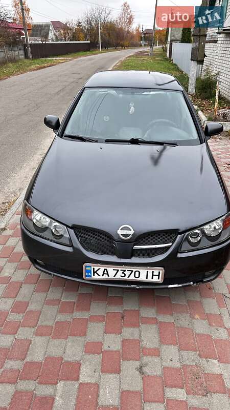Nissan Almera (2003)