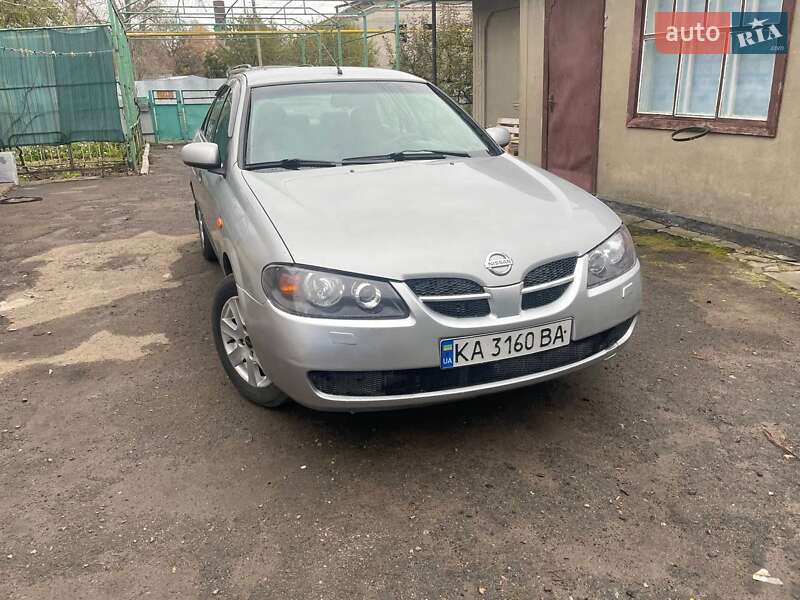 Nissan Almera (2005)