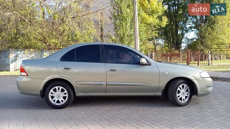 Nissan Almera (2010)