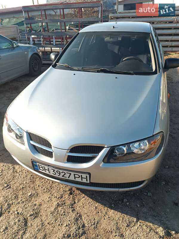 Nissan Almera (2003)