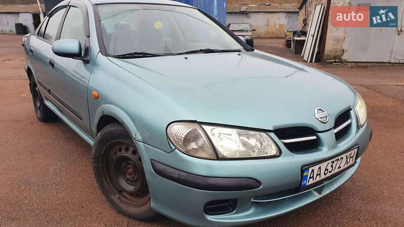 Nissan Almera (2001)
