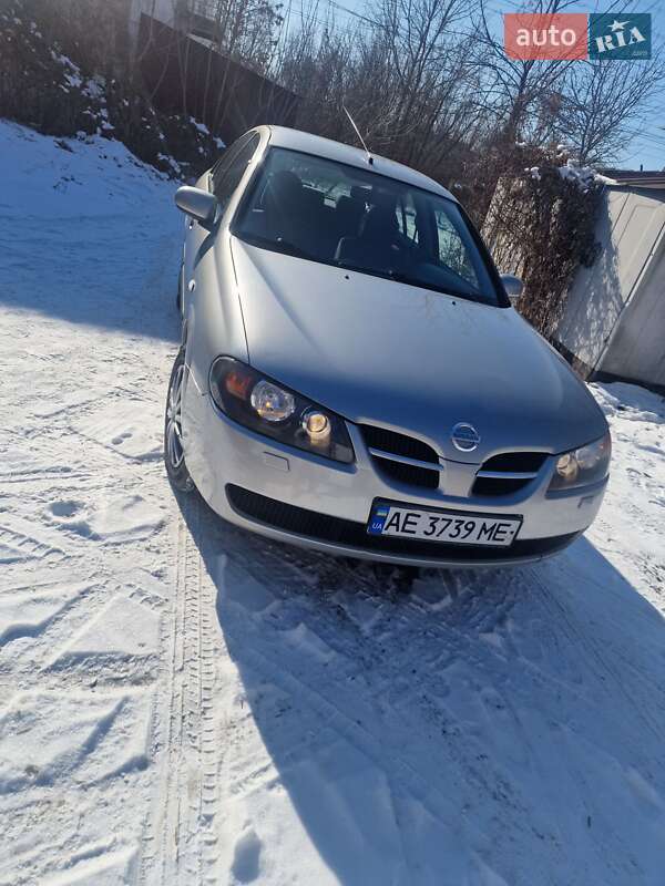 Nissan Almera (2006)