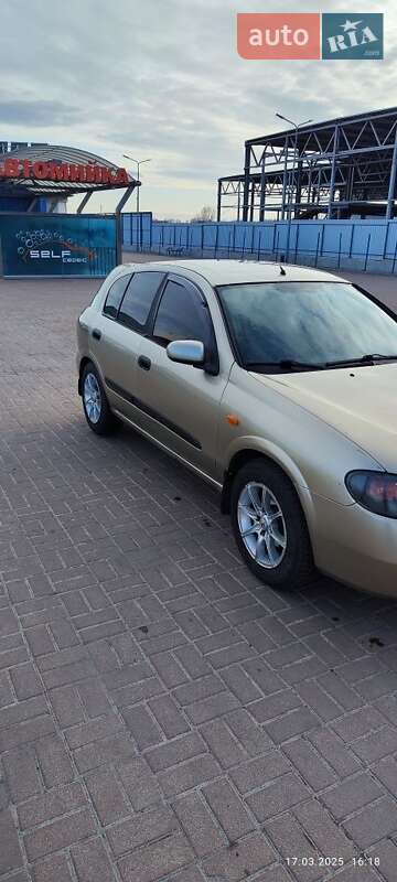 Nissan Almera (2003)