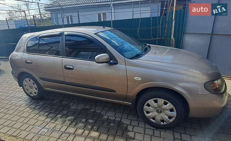 Nissan Almera (2006)