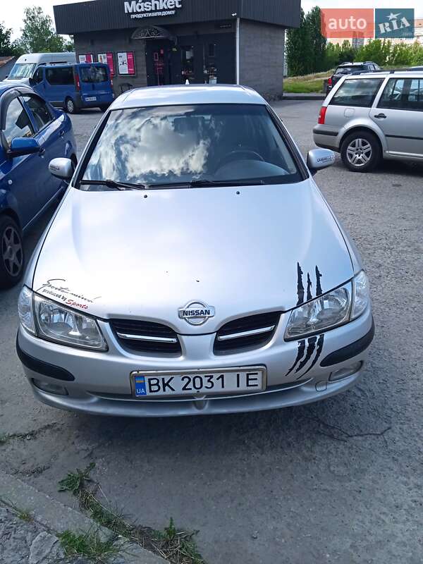 Nissan Almera (2000)