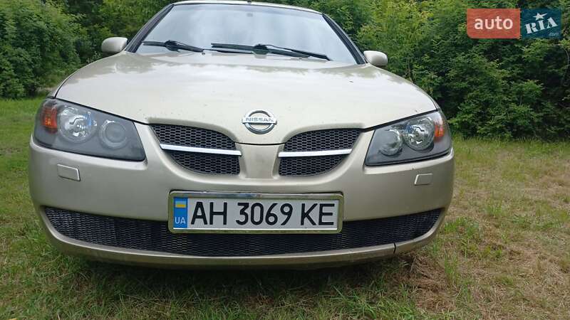 Nissan Almera (2003)