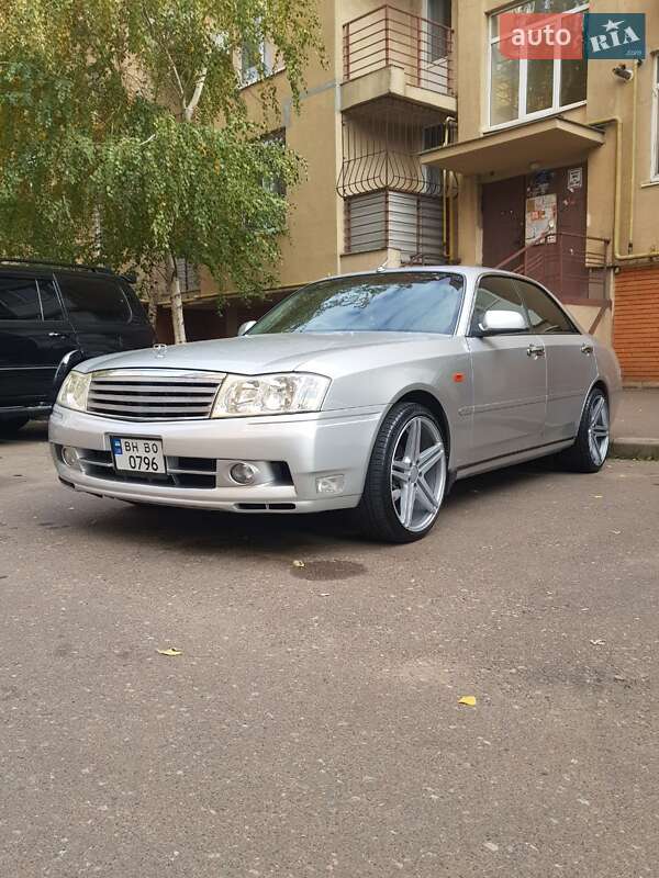 Nissan Gloria (2000)
