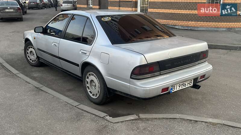 Nissan Maxima (1990)