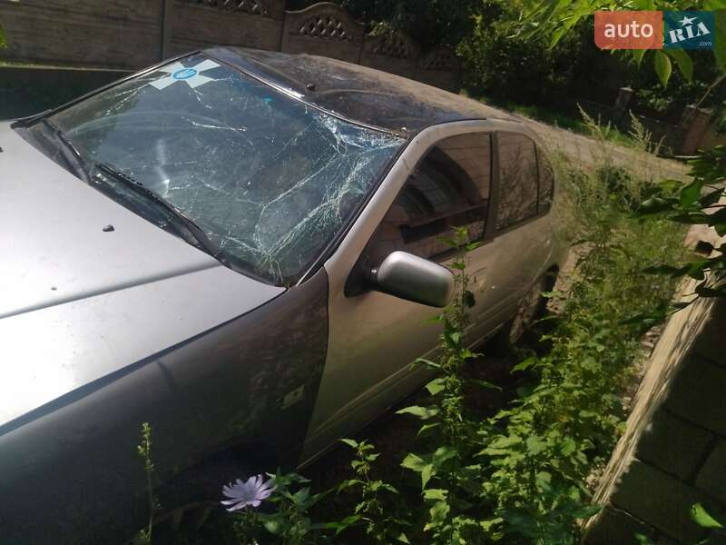 Nissan Primera (2000)