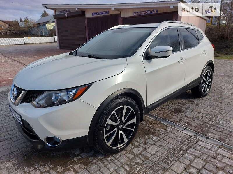 Nissan Rogue sports (2017)
