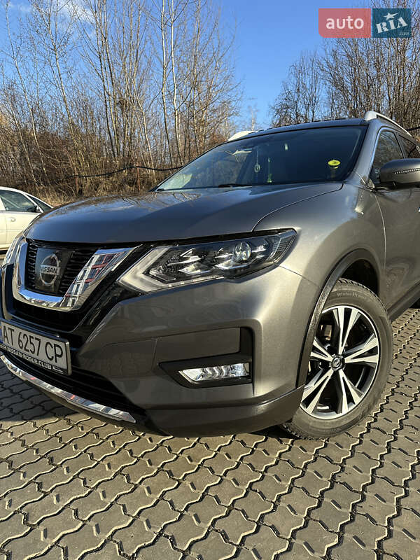 Nissan Rogue (2017)