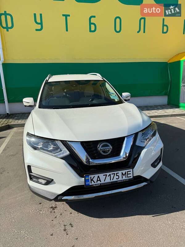 Nissan Rogue (2017)
